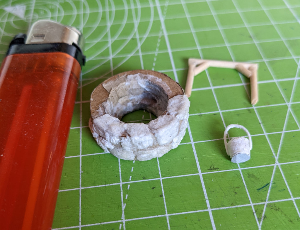 Annamoon77's tweet photo. Mein nächstes Projekt ist ein alter Brunnen. Ja der Eimer ist selbst gemacht mit Aquarell- und Klopapier. 

#Diorama #modellbahn #tabletop https://t.co/pcNEwK6g5o