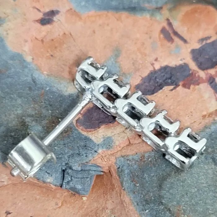 **New Stock Alert ** April's birthstone is #diamonds, and these 0.40ct Five Stone Diamond Bar Earrings really make a sophisticated statement! buff.ly/36YZpuU
 #Leeds #jewellery #engagement #firsttmaster #earrings