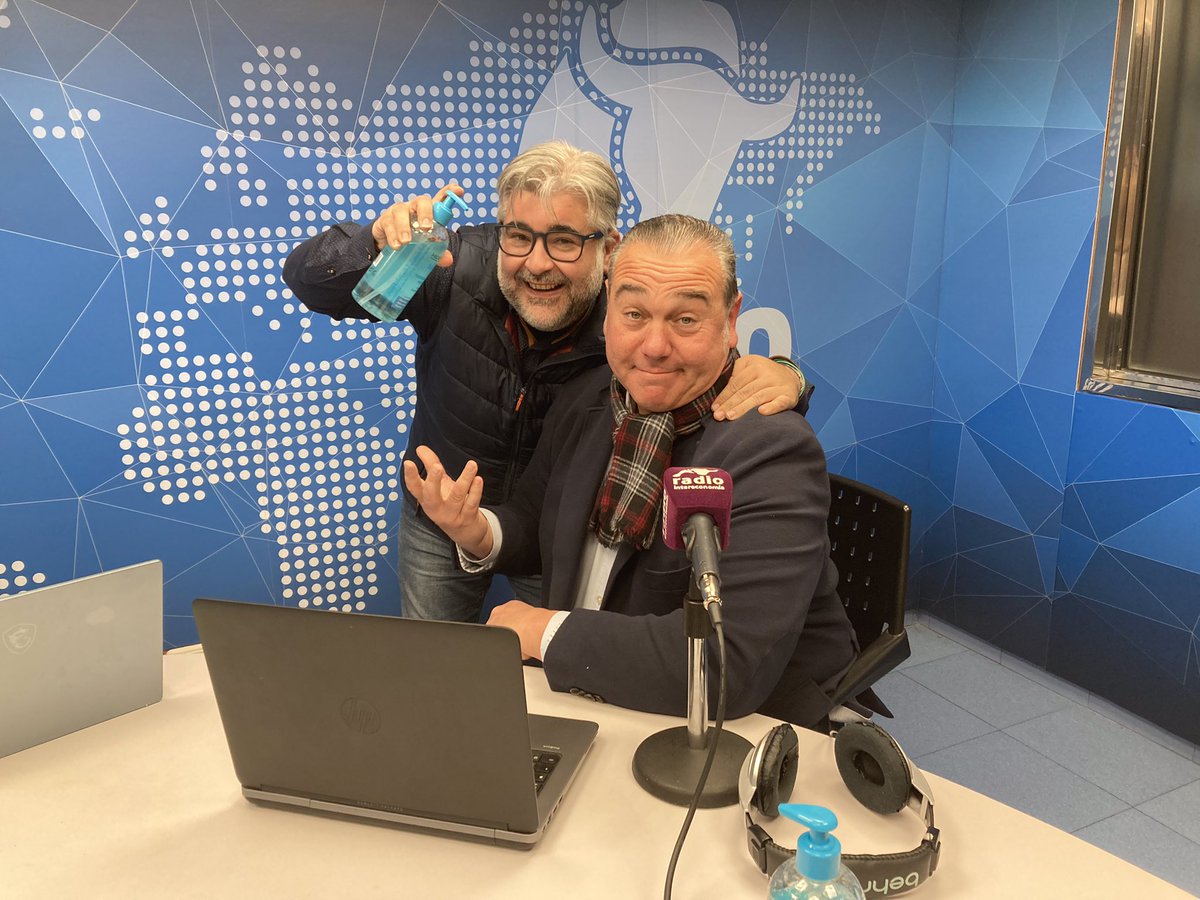 ABuenasHorasvlc's tweet photo. 🎙12:43. En el día de la salud hablamos con el doctor Miguel Ángel Berenguer de la clínica @FitOnco sobre este centro y la oncología. Además charlamos con @chemaferrer en su sección “Comer y Beber”, ¡no os lo perdáis!

📻 ¿Sintonizas? 107.1 FM y en https://t.co/XKWrn74p1M https://t.co/TvroidsAXv