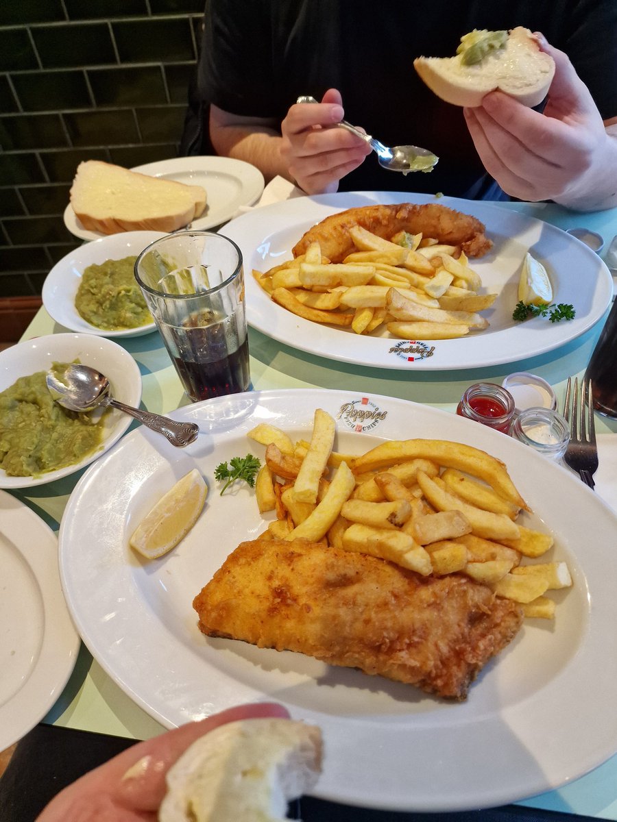 Arrived with <a href="/WaNV77/">WaN</a> in London. Exploring and ofcourse... fish and chips.