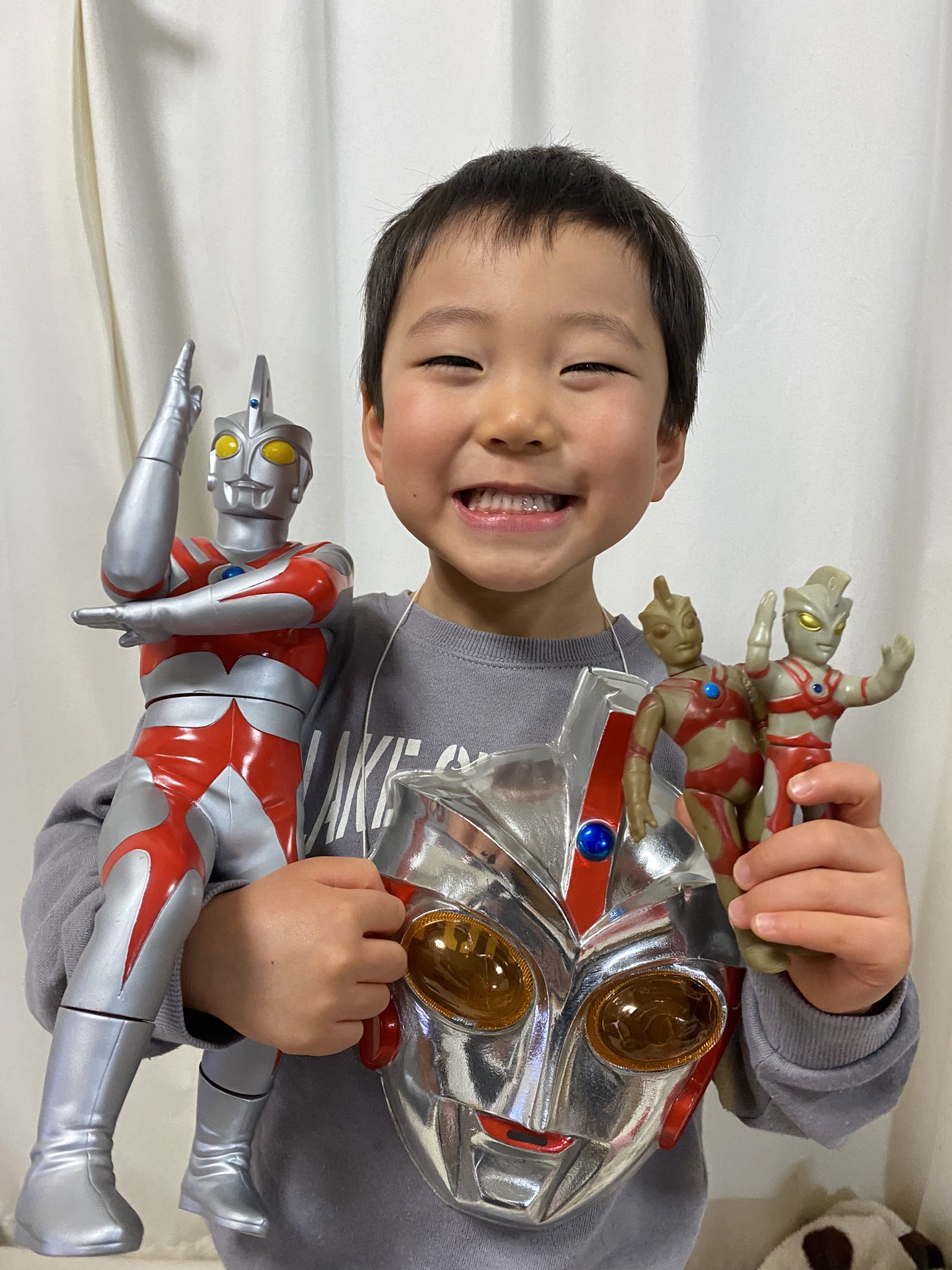 しろつ おいらもはるたも大好き 今も昔も変わらずに 強い強い 戦え戦え いざゆけいざゆけ ウルトラマンエース 僕らのエース 宇宙のエース ウルトラマンa50周年 ウルトラマンエース50周年 おめでとうございます 円谷プロ 4歳児 はるた