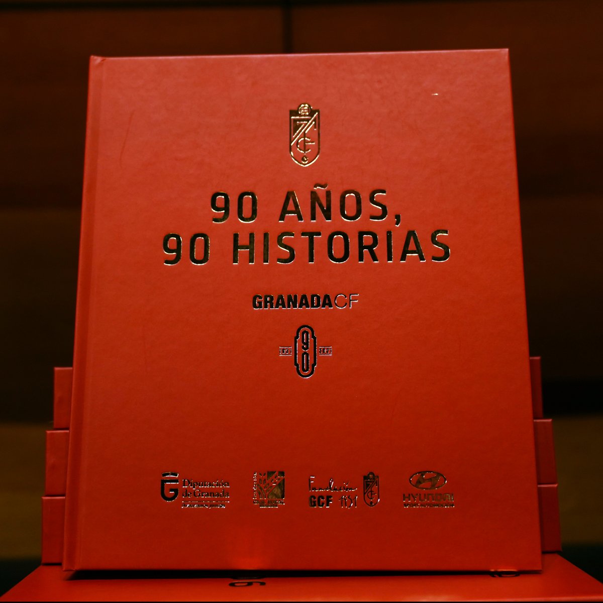 El libro '90 años, 90 historias', el mejor regalo para nuestro 91 cumpleaños.

➡️ granadacf.es/noticia/el-lib…