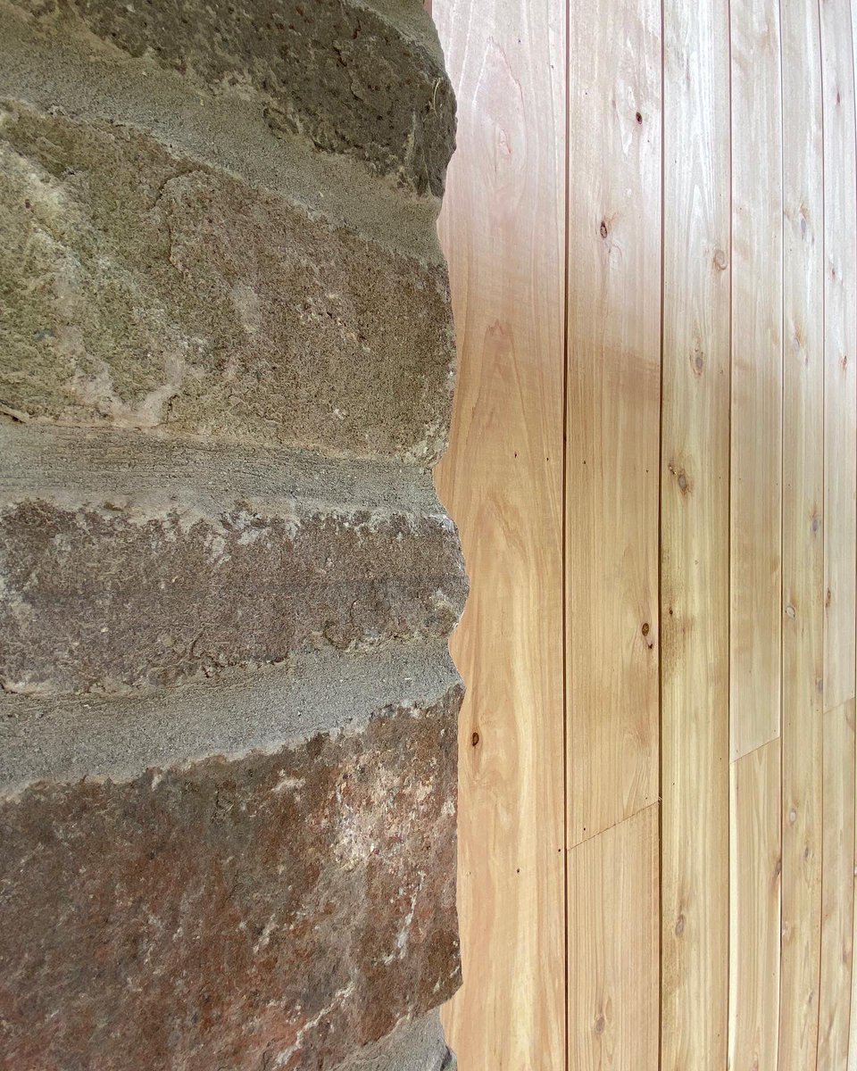Passiframe's tweet image. Beautiful #WyeValley grown #cedarcladding sitting warmly against the reused #foreststone of the old cottage &amp;amp; #weatheringsteel window surrounds. Our project in St Briavels is at the finishing stage with our carpentry team &amp;amp; is really taking shape
#inspiringefficiency 🌏