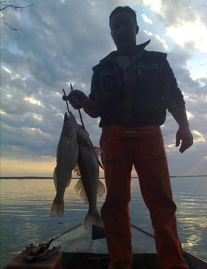 Ne postim čitav uskršnji post, ali na Blagovesti - obavezno.
Dunav je blagorodan, a uglavnom sam "na vodi".
Ko zna, zna! Tu sam rođen i porastao. Danas biram smuđa.