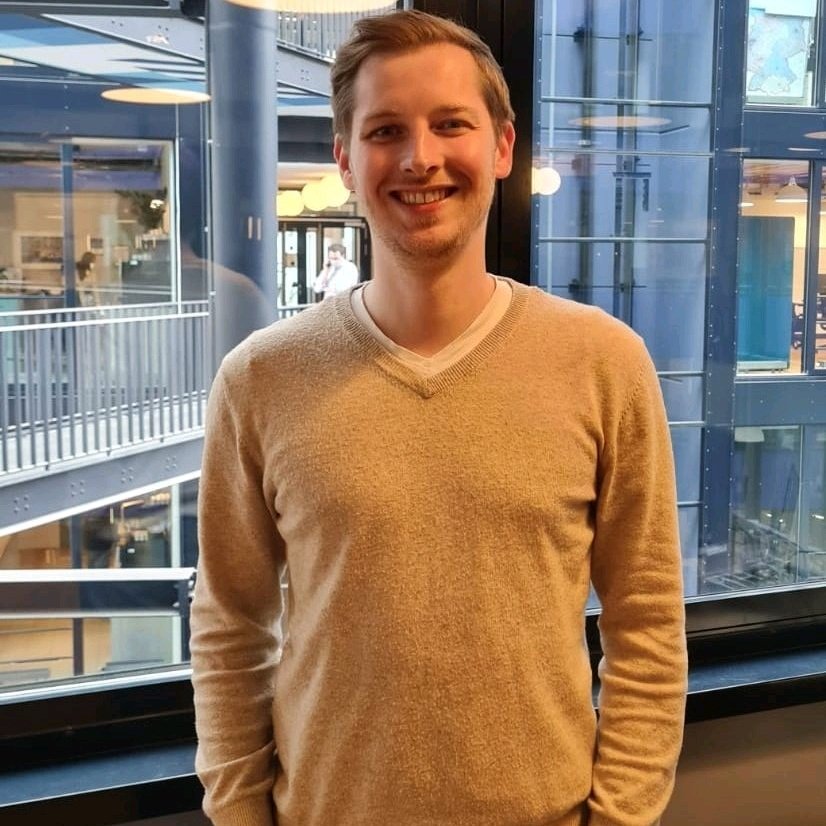 LIS_Data_ES's tweet photo. ¡Crecemos también en #Alemania!

Julian Kreiss se une al #equipoLIS completando el staff directivo en el norte.

Con experiencia el #logística y #producción, ayudará ahora a las empresas a iniciar o consolidar sus procesos de #transformacióndigital.

¡Bienvenido! https://t.co/CjRTX4bTds