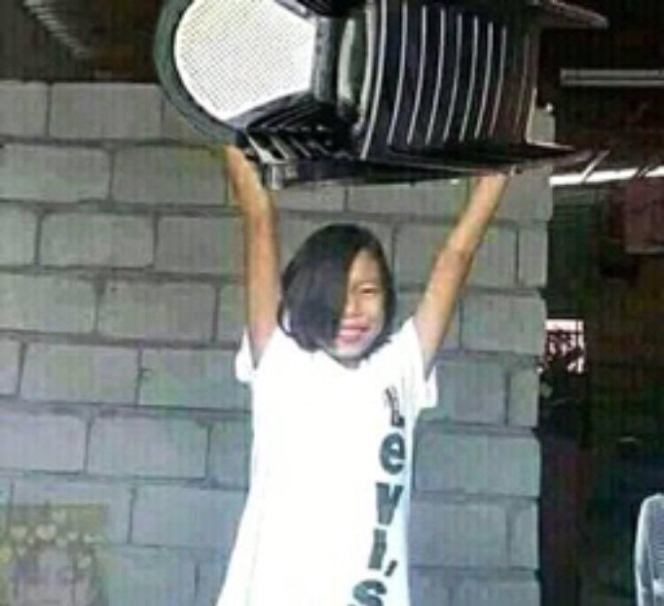 ficstrejo's tweet photo. chair up goiz tuloy ang buhay https://t.co/DEeuSfHBbI