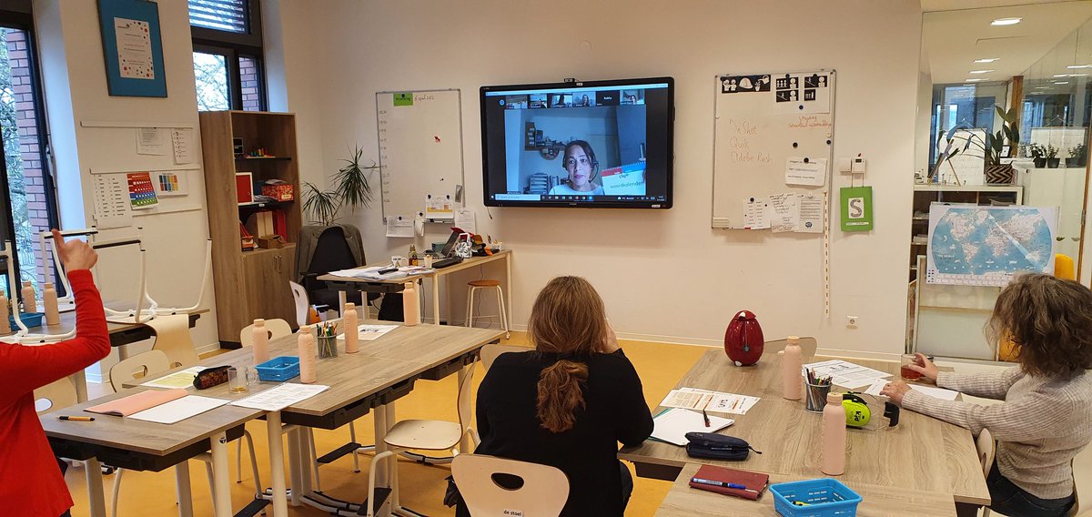 Leimundo_nl's tweet photo. Gezamenlijk met de ITK-collega's van de Singel, Bredeschool Merenwijk en @daltonoegst hebben we de training van Logo 3000 van onze nieuwe taalmethode Wereld vol Woorden gevolgd. #logo3000 #WereldvolWoorden #itkregioleiden https://t.co/b4g84L93TL