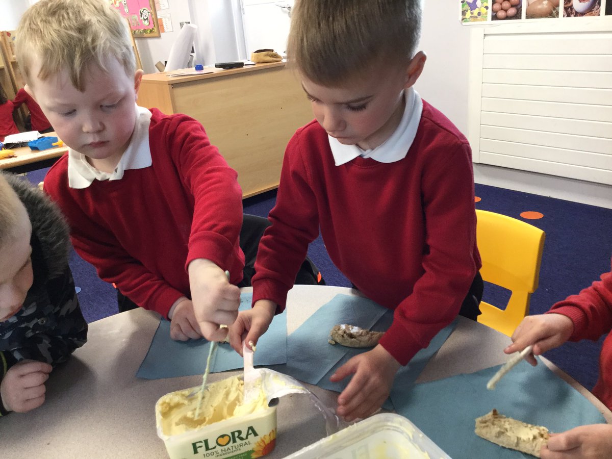 MD_Class1's tweet photo. We have been reading the Easter story this week and we learnt hot cross buns are a traditional food to eat. We talked about the symbol of a cross and why people are thankful to Jesus. The smell was absolutely delicious but also the taste!!! @MD_Nursery @MD_MrsThompson #MDRE https://t.co/mRuHwCCkNf