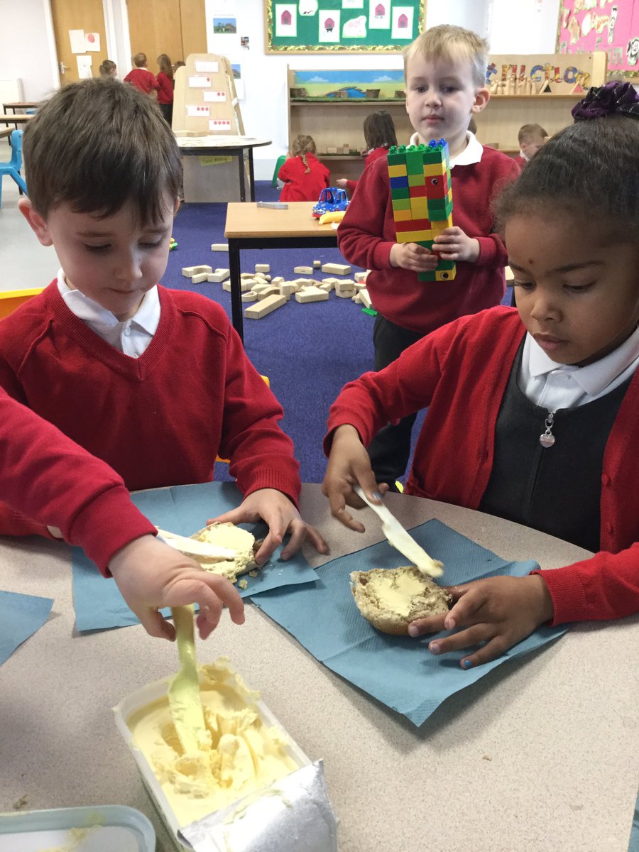MD_Class1's tweet photo. We have been reading the Easter story this week and we learnt hot cross buns are a traditional food to eat. We talked about the symbol of a cross and why people are thankful to Jesus. The smell was absolutely delicious but also the taste!!! @MD_Nursery @MD_MrsThompson #MDRE https://t.co/mRuHwCCkNf