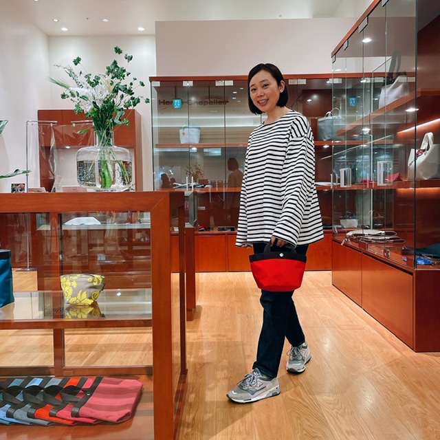 Herve_Chapelier's tweet photo. #エルベシャプリエ立川高島屋SC

ミニバッグで軽やかに🐳

ボーダーにサンギーヌ
ベストな組み合わせ🍊

#701C サンギーヌ
税込¥24,200

代引き配送も承っております。

お気軽にお問い合わせ下さい😉
立川高島屋S.C店
TEL 042-519-3258 https://t.co/f0B0gol0WW