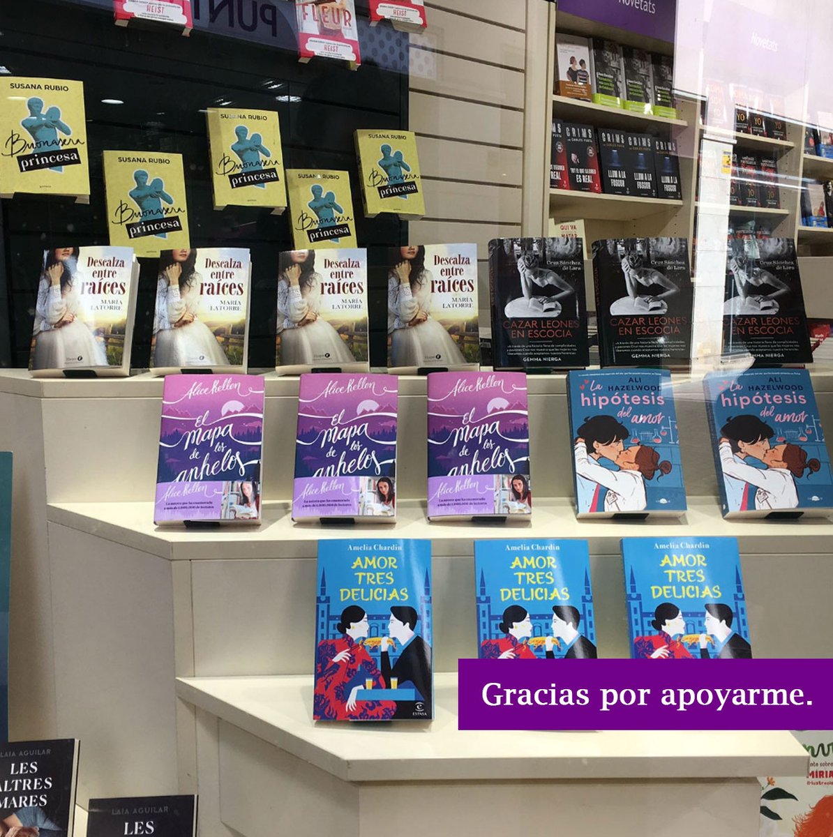 marialatorre__'s tweet photo. Poder dar las gracias es un privilegio. Uno que tienen las personas que se sienten queridas, que son felices. Así que aquí vengo hoy a ejercer ese privilegio con toda la alegría de mi corazón. #DescalzaEntreRaíces #HarperF #HistoriasEnFemenino #MaríaLatorre @HarperCollinsIB https://t.co/Wzlk38fI0E
