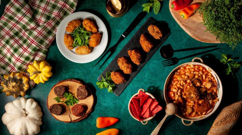Alimen_21's tweet photo. .@AgencyVegan  y la  @UCOMILLAS  Comillas publican el primer informe de empresas veganas en España 

👉https://t.co/kK7MKRqPwg

#alimentación #alimentos #veganismo #vegan #informe https://t.co/9g3uk2U45C