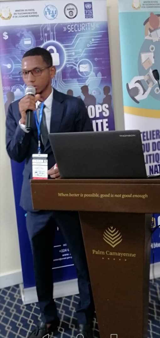 ANSSICYBERSECU's tweet photo. #ANSSI : Atelier de validation du #DPSNC #Dernière_journée
À l'ordre du jour:
■Organisation de la cybersécurité dans l'entreprise.
■Démonstration Piratage réseau Wi-Fi.
■Présentation Guinean Cyber Security Challenge & DEMO.....
#PNUD #CNT #CNRD #ocwar_c #mpten #Kibaro #itu https://t.co/69cy4hSj0A