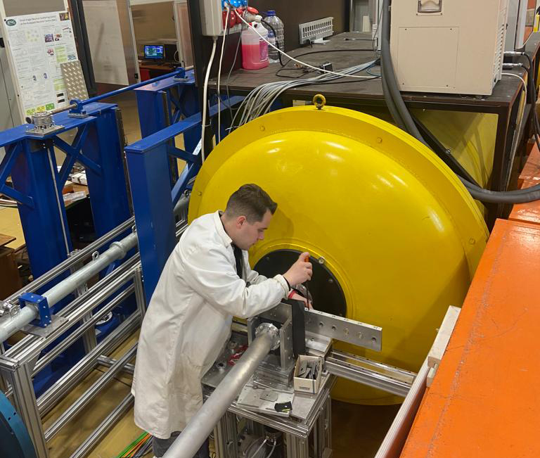 BCMaterials (@bcmaterials) on Twitter photo More <a href="/BCMaterials/">BCMaterials</a> researchers working on #NeutronScience. <a href="/Cristia55296359/">Cristian Mendes Felipe</a> is now using #SANS measuring techniques at Budapest Neutron Centre for his research. #IkurEstrategia #NeutronScattering #NeutronSources <a href="/Gob_eus/">Eusko Jaurlaritza - Gobierno Vasco</a> <a href="/upvehu/">UPV/EHU</a> <a href="/ztf_fct/">ZTF-FCT</a> More <a href="/BCMaterials/">BCMaterials</a> researchers working on #NeutronScience. <a href="/Cristia55296359/">Cristian Mendes Felipe</a> is now using #SANS measuring techniques at Budapest Neutron Centre for his research. #IkurEstrategia #NeutronScattering #NeutronSources <a href="/Gob_eus/">Eusko Jaurlaritza - Gobierno Vasco</a> <a href="/upvehu/">UPV/EHU</a> <a href="/ztf_fct/">ZTF-FCT</a>