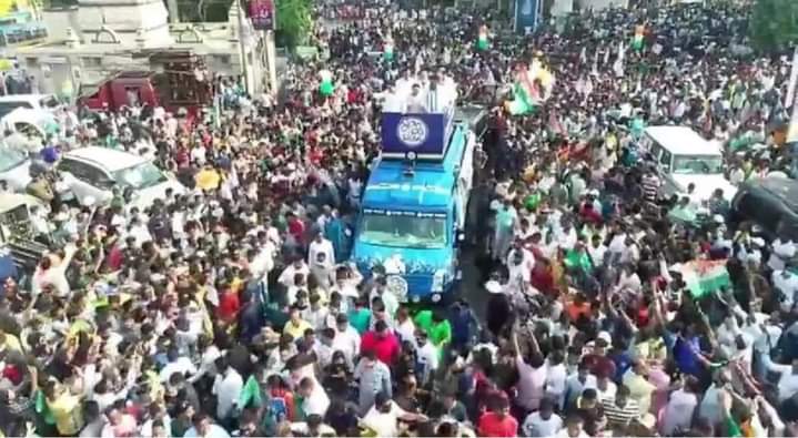 Bakibulla_aitc's tweet photo. বালিগঞ্জ বিধান��ভা কেন্দ্রে @SuPriyoBabul এর সমর্থনে @abhishekaitc এর বিশাল রোড শো।
#FAM4TM https://t.co/qTnDAn3uve