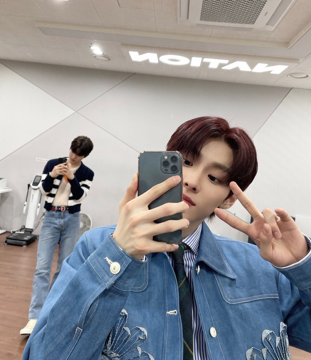 📸| 07.04.22 — Kyungjun via twt membros.

📝| “Olá a todos ㅎㅎㅎ Vocês vão assistir o primeiro ep de The New Six hoje??? Estou ansioso por isso também. Por favor, nos apoiem muito” ❤️

<a href="/TNX_Official/">TNX Official</a> <a href="/TNX_twt/">TNX</a> 
 #우경준 #KyungJun #TNXDEBUT