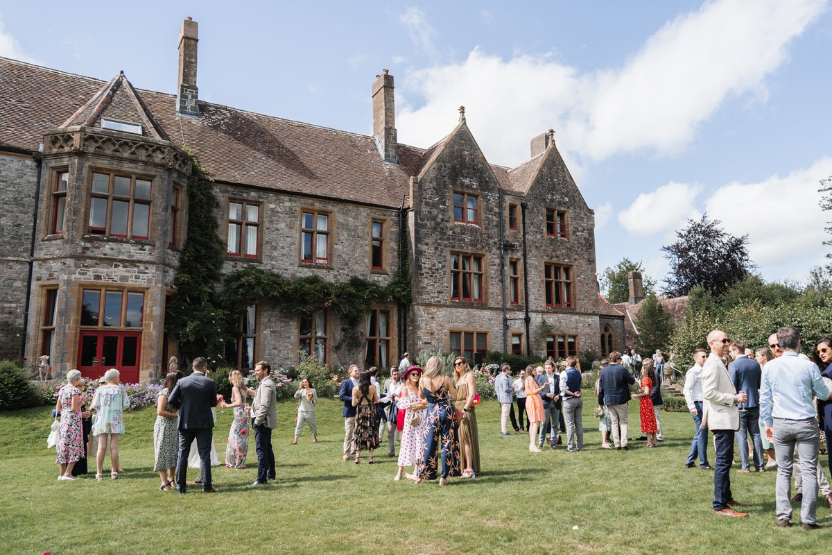 We caught up with our Venue Partner, @HuntshamCourt , to find out more about the stunning weddings they host and the most outrageous Bride & Groom requests! feast-it.com/magazine/hunts…
