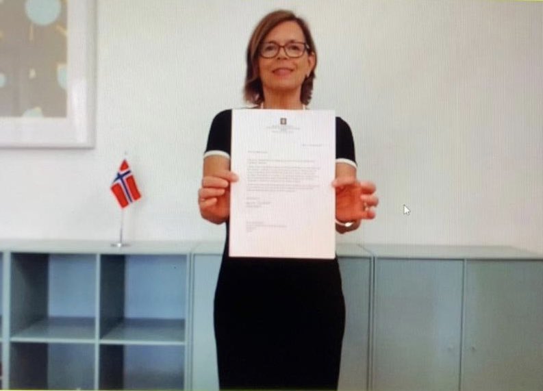 NoruegaEmbCuba's tweet photo. I recently had the pleasure of delivering my credentials to @SG_CARICOM of @CARICOMorg I look forward to working with CARICOM and Dr. Carla Barnett to promote a sustainable blue economy, climate resilience and peace and security. 
#ClimateAccion 
#SustainableOceans 
#BlueJustice https://t.co/mDu3mYpqqa