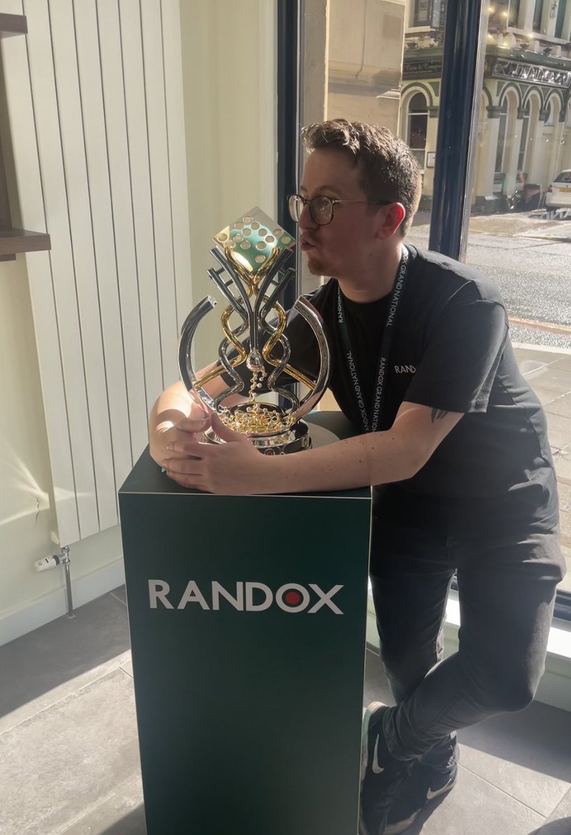 prestige_equine's tweet photo. @RandoxHealth Really lovely to chat with you this morning and of course meet Anthony Heaney the designer of this years grand National trophy! 

#randoxgrandnational2022 #randoxgrandnational #aintreeraces #silvertrophy #randoxgrandnational https://t.co/0IB9fNcPm4