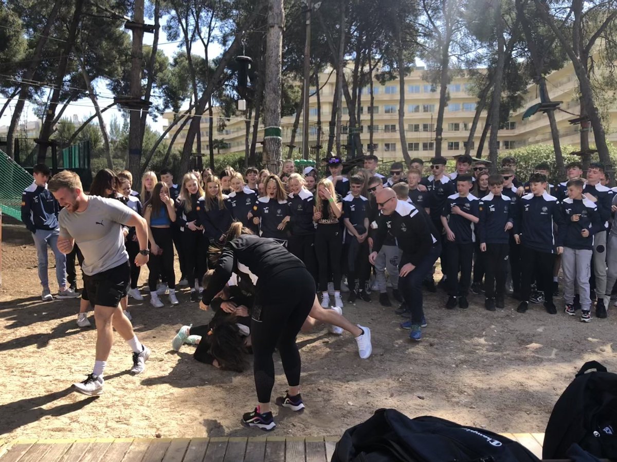 SH_SportsTour's tweet photo. What a team! https://t.co/xYMB94vHlK