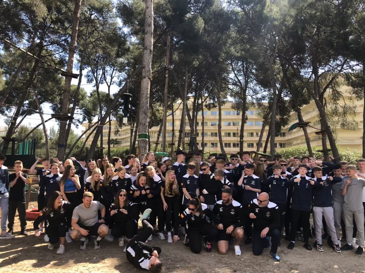 SH_SportsTour's tweet photo. What a team! https://t.co/xYMB94vHlK
