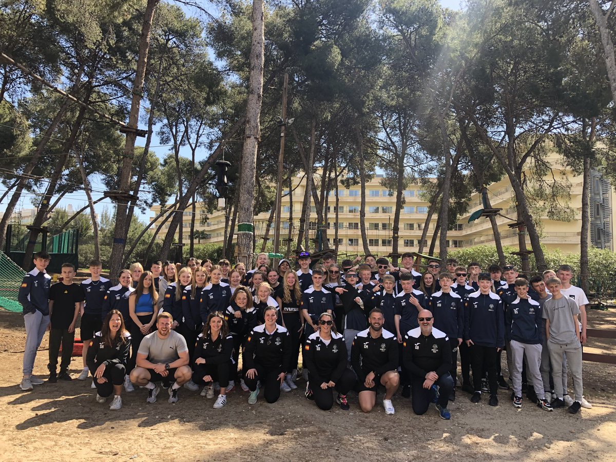 SH_SportsTour's tweet photo. What a team! https://t.co/xYMB94vHlK