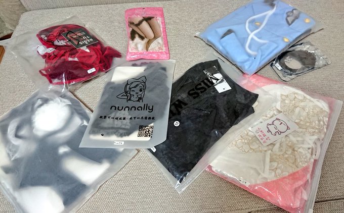 選ぶの面倒になってリリームーンの福袋買っちゃったw 10,000円のやつです。  マリームーンも買ったから到着後また上げる！  #Lilymoon #福袋 https://t.co/NSc9Xm6v8<a href="/tag/lilymoon"class="tags">#Lilymoon</a><a href="/tag/%E7%A6%8F%E8%A2%8B"class="tags">#福袋</a>