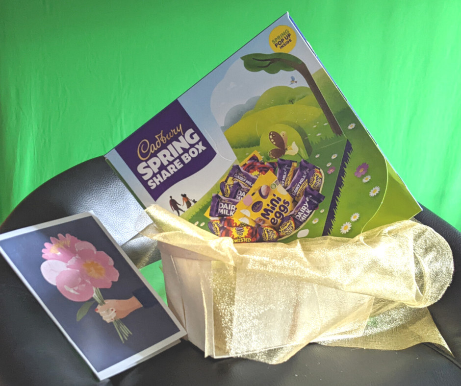 takeonetv's tweet photo. Our Easter competition will be starting tomorrow! Take part to be in with a chance of winning this delicious prize. It will be waiting or you in our studio in High Wycombe. 😄 #Ester2022 #EasterEgg #TakeOneTV https://t.co/nWHSaGBHsV
