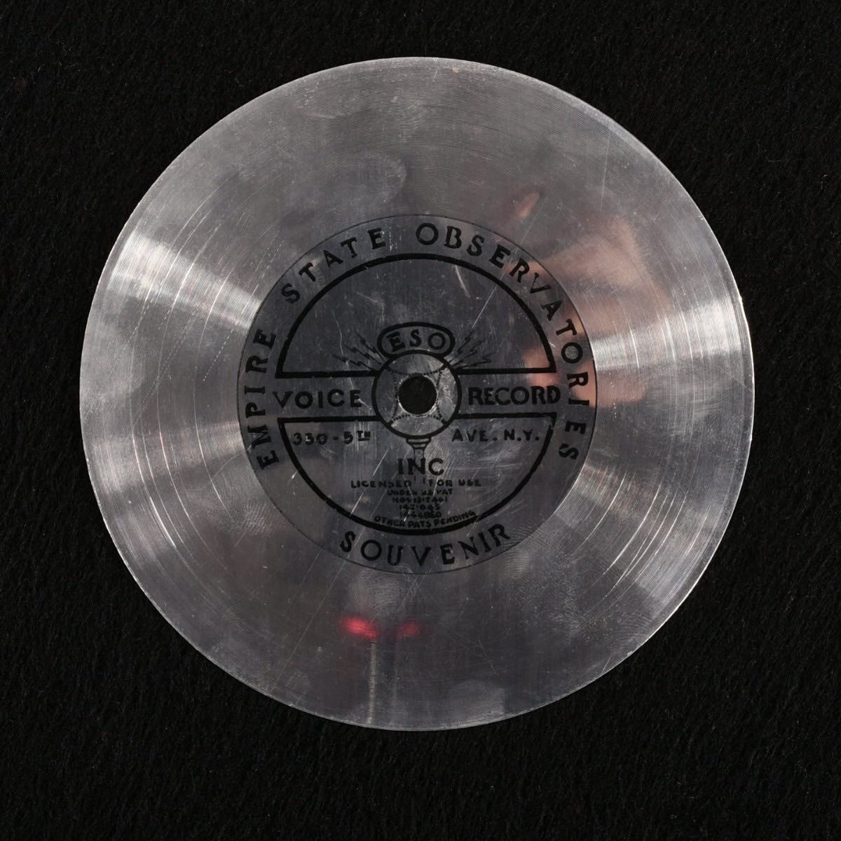 Currently available on our website is this incredibly unusual voice recording souvenir from the Empire State Observatory, on an aluminium disc phonograph record.

rookebooks.com/c1925-souvenir…
