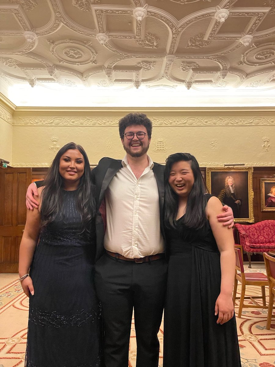 zoe_jacksonn's tweet photo. ‘will sing for supper’   So much fun with these two last night singing in the wonderful Middle Temple Hall, here’s to many more! 🥂 (also celebrating my return to twitter post covid 🎉) @HecBloggs @jongsun_woo https://t.co/C3G0wiILfC