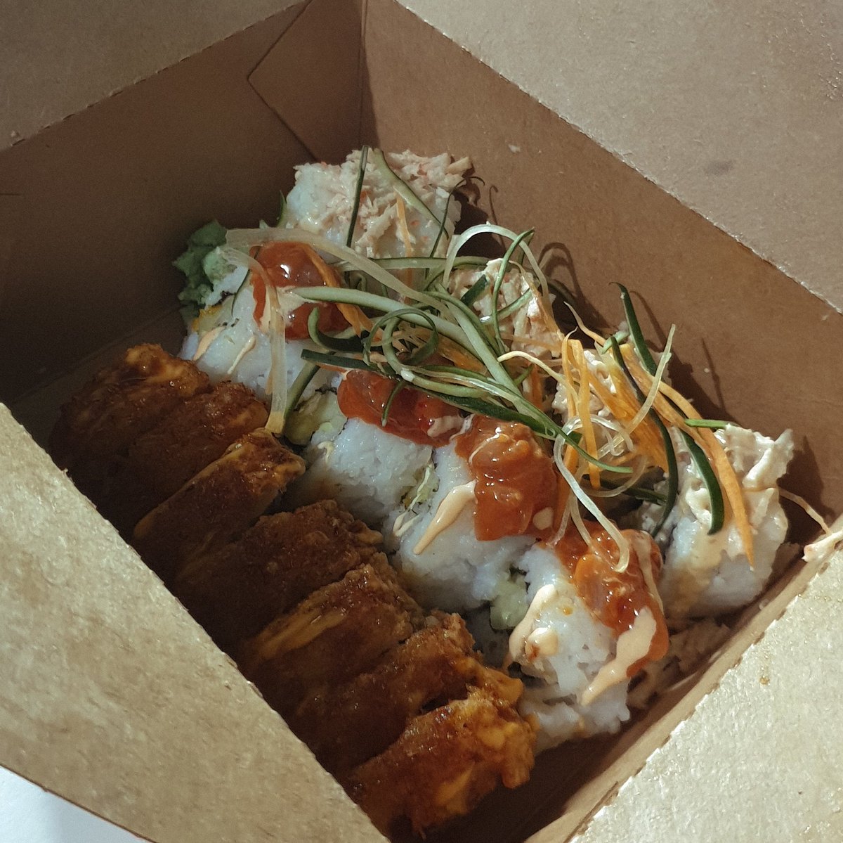 luvvnlost's tweet photo. — sushi night 💻🍣 https://t.co/DxSlYnlOtZ