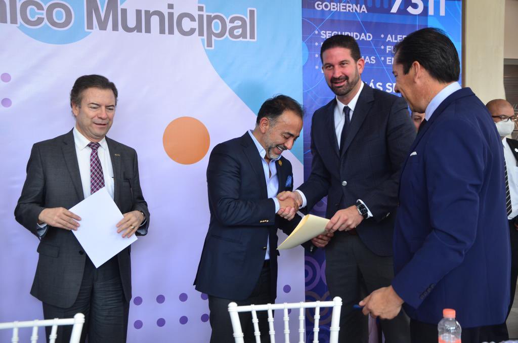 pgsuarez's tweet photo. Tome protesta como vocal del Consejo Consultivo de Desarrollo Económico de Metepec. @FerFlores_Emp  @MetepecGobierno https://t.co/ETZ7fob2Kz
