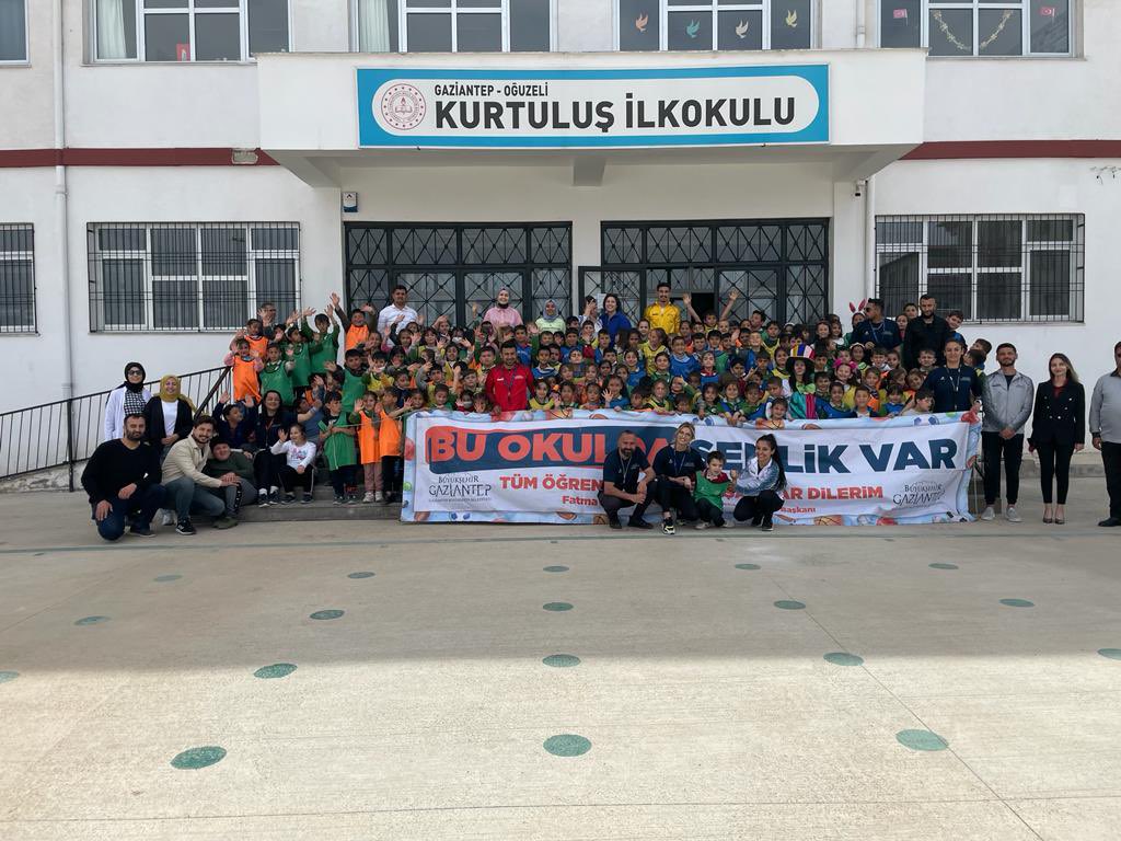 KURTULUŞ İLKOKULU (@kurtulusoguzeli) on Twitter photo ‘Okulumuzda şenlik var’🎊👏
İlçe Milli Eğitim Müdürlüğümüze ve Gaziantep Büyükşehir Belediyesine çok teşekkür ederiz💐💐
<a href="/gul_davut/">Davut GÜL</a>
<a href="/ucrrbsrr/">Büşra Uçar</a>
<a href="/FatmaSahin/">Fatma Şahin</a>
<a href="/yasintepe/">Yasin TEPE</a>
<a href="/ncl_inal/">Necla İNAL</a>
<a href="/GaziantepBeld/">Gaziantep Büyükşehir</a>
@ilce_oguzelimem ‘Okulumuzda şenlik var’🎊👏
İlçe Milli Eğitim Müdürlüğümüze ve Gaziantep Büyükşehir Belediyesine çok teşekkür ederiz💐💐
<a href="/gul_davut/">Davut GÜL</a>
<a href="/ucrrbsrr/">Büşra Uçar</a>
<a href="/FatmaSahin/">Fatma Şahin</a>
<a href="/yasintepe/">Yasin TEPE</a>
<a href="/ncl_inal/">Necla İNAL</a>
<a href="/GaziantepBeld/">Gaziantep Büyükşehir</a>
@ilce_oguzelimem