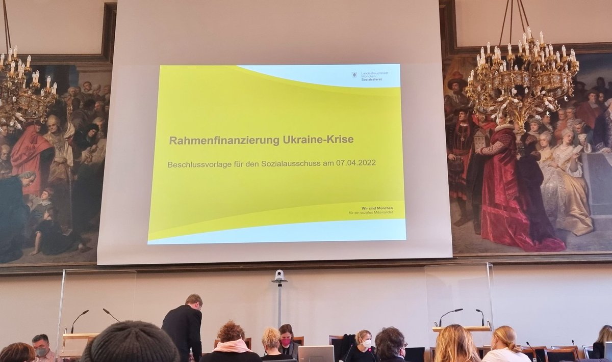 Der Sozialausschuss hat heute wichtige Maßnahmen für die Ukrainehilfe in #München beschlossen. So auch den Ausbau der Sozialberatung und der Unterstützungsangebote für Kinder, Jugendliche und Familien in den Notunterkünften. 
#SozialeArbeit #Ukraine