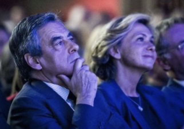 florencedesruol's tweet photo. Le 10 avril je vote @vpecresse. Elle est la plus solide. Elle a le projet le plus abouti pr remettre de l’ordre et redonner à la France sa fierté. Elle est entourée des meilleurs artisans du renouveau à droite #Lisnard #Bellamy. Enfin elle est soutenue par ⁦@FrancoisFillon⁩ https://t.co/eEYCqruQIk