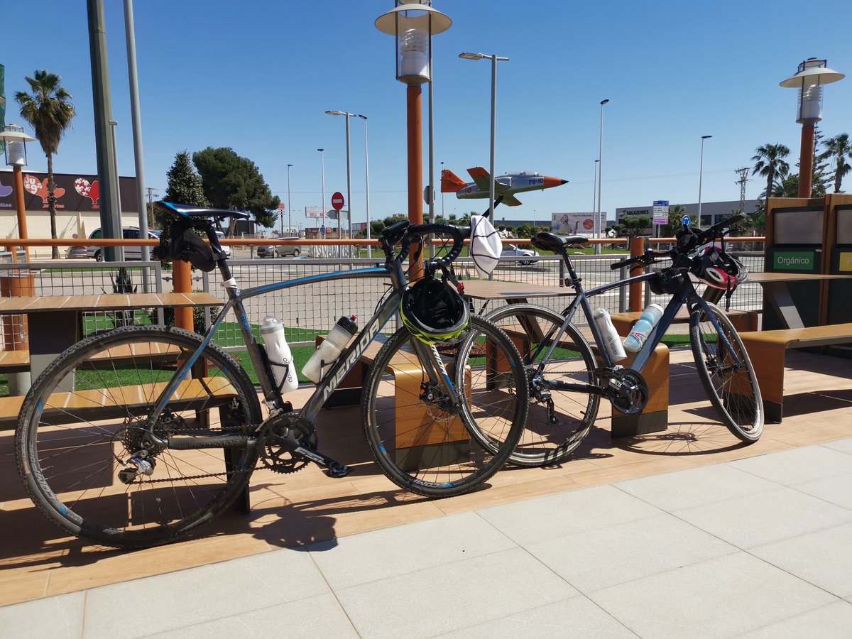 GlensChels's tweet photo. 🚴‍♂️🚴‍♀️🇪🇸 Mcflurry break 😉
#SanJavier #Murcia #Marmenor #teammerida https://t.co/1yZMyNvSbe