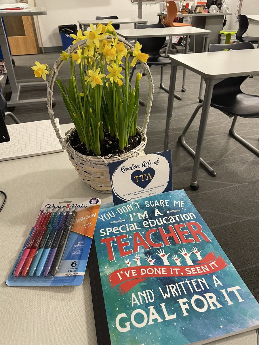 Thank you TTA for brightening my day!!💙💛<a href="/TTA_tallmadge/">Tallmadge Teachers’ Association</a> #TTACares