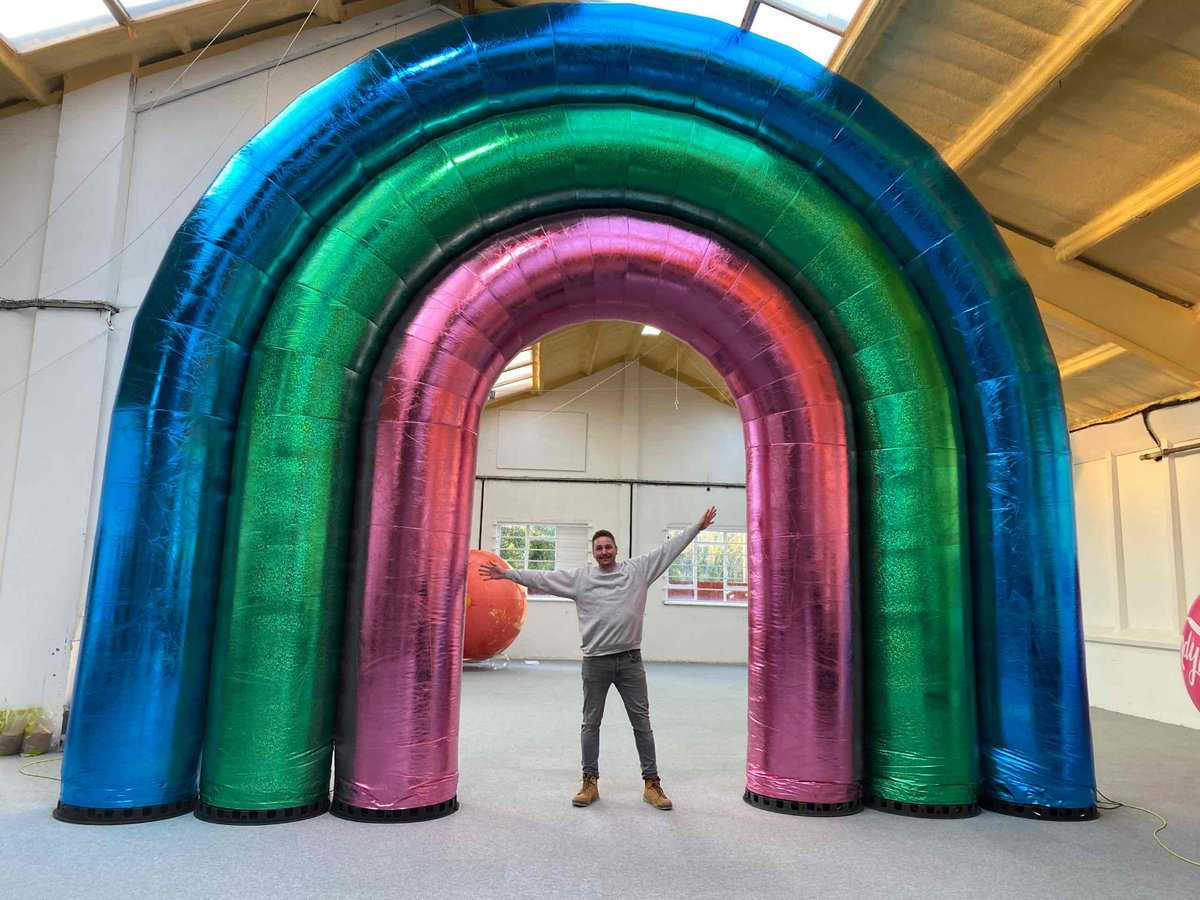 Tour de Moon tweet media