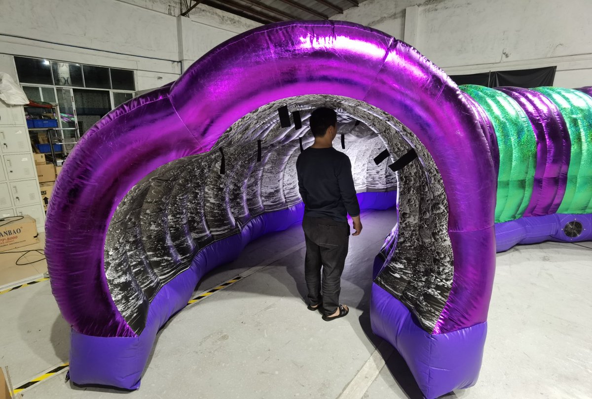 Tour de Moon tweet media