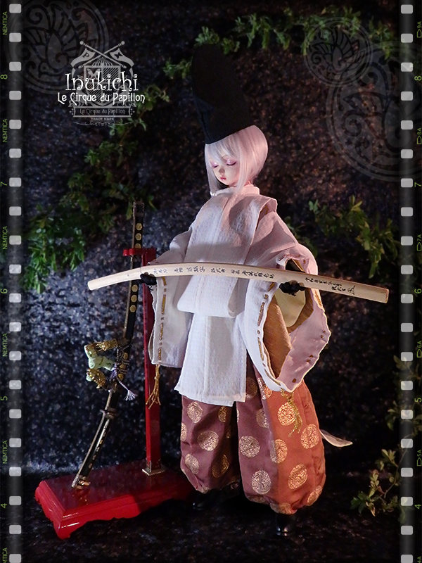 Trico2007's tweet photo. 2021年10月受付分オーダー、SD用『薄緑(膝丸)写』が完成しました。
今作には、専用の白鞘と豪華な朱塗太刀掛も一緒にお作りさせていただきました。後日ブログにて詳細をご覧下さい♪(^ω^)/✨️
#handmade #miniature #日本刀 #太刀 #剣客小町 #武装ドール #銘犬吉 https://t.co/T4PjdLXytt