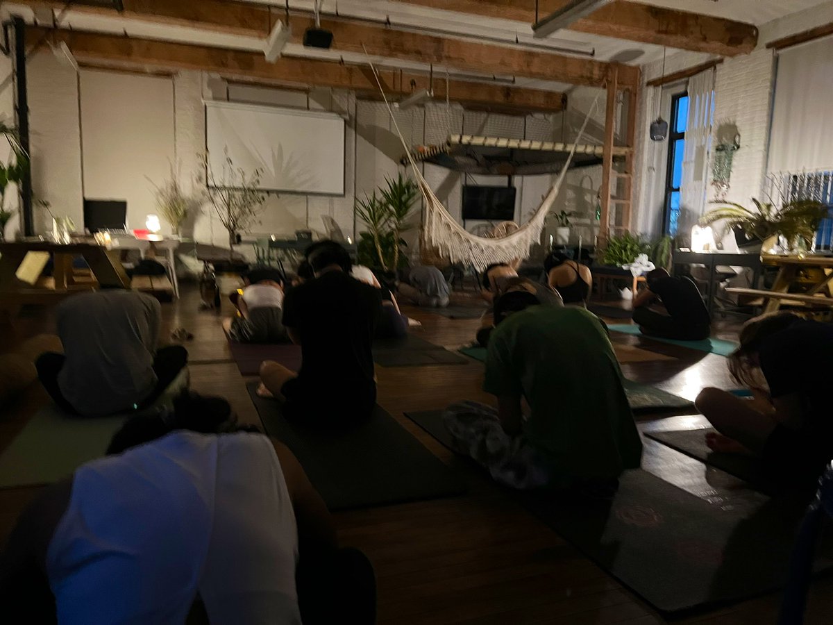 Took a break from web3 to practice wellness with some web3 friends last night <a href="/herhouse_io/">HERHOUSE</a> <a href="/zippypantry/">Team Zippy</a> @wellnessDAO <a href="/PolyOneNFT/">PolyOne</a> …smells like a series 🤌