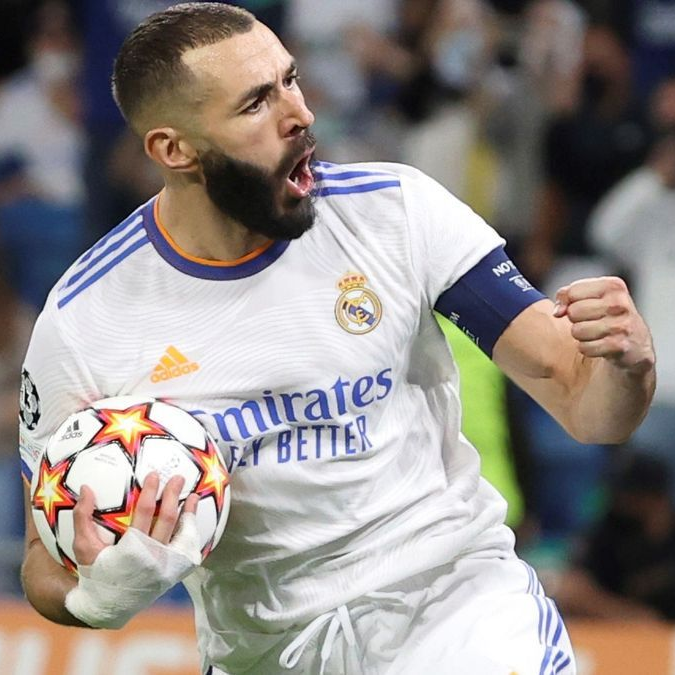 We need a Karim <a href="/Benzema/">Karim Benzema</a> pin badge! 🎩💫