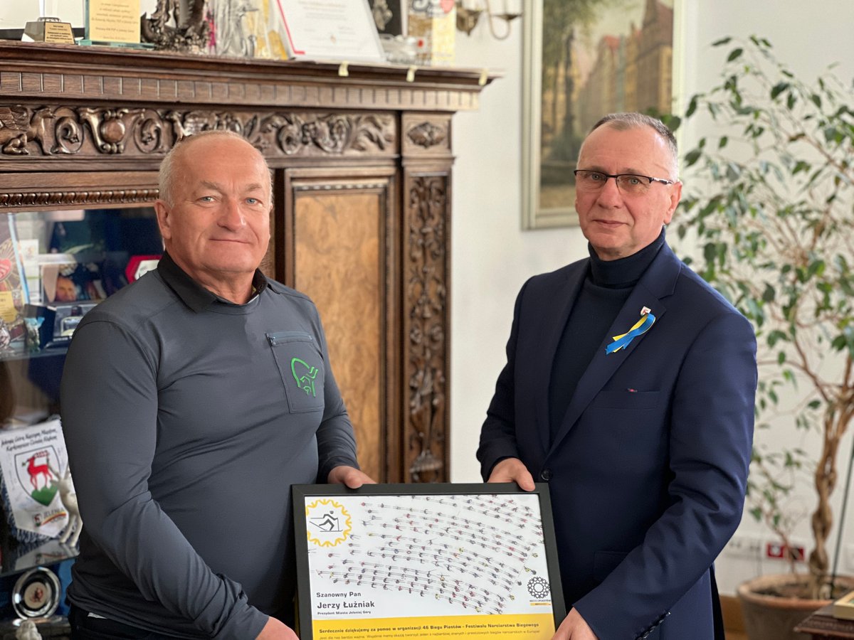 Nie ma to jak dobra współpraca! 🤝
Prezes <a href="/BiegPiastow/">Bieg Piastów</a> Maciej Pawłowski podziękował 
<a href="/Jelenia_Gora/">Miasto Jelenia Góra</a> za pomoc w organizacji tegorocznej edycji kultowego biegu narciarskiego. 

Przypomnijmy, byliśmy oficjalnym partnerem 46. Biegu Piastów.