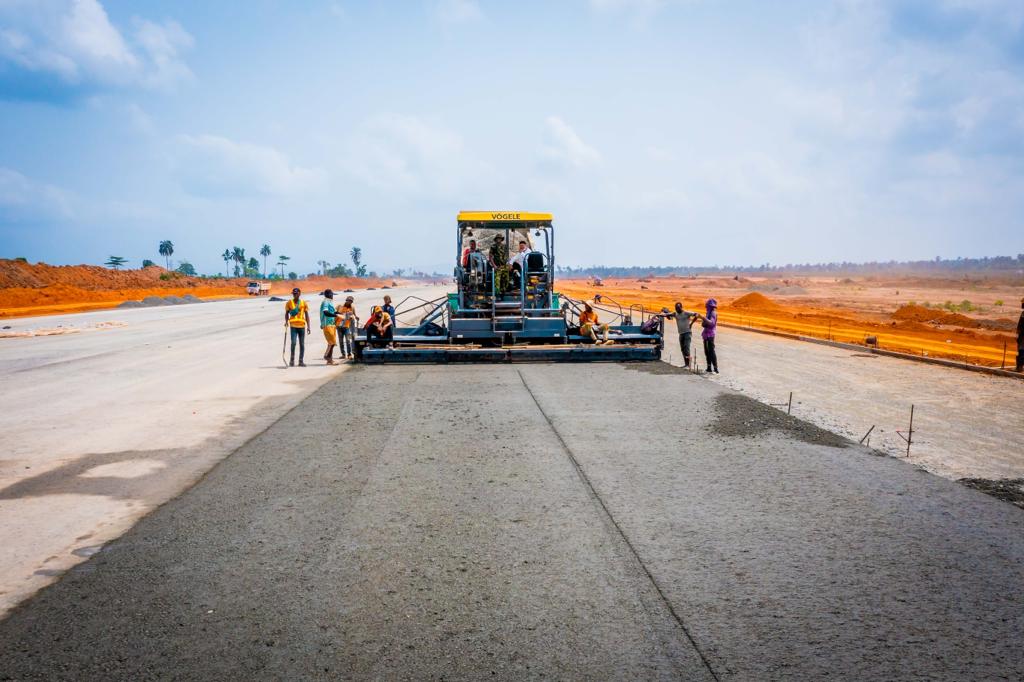 tosinsammy_s's tweet photo. UPDATE ON EKITI AIRPORT

Authentic photographs of the Ekiti Agro- allied Airport project as at 31- 03- 22.

This is another legacy project of the @kfayemi JKF2 billed for delivery later in the year.

#JKFatWorks https://t.co/0w1jrtlxQV