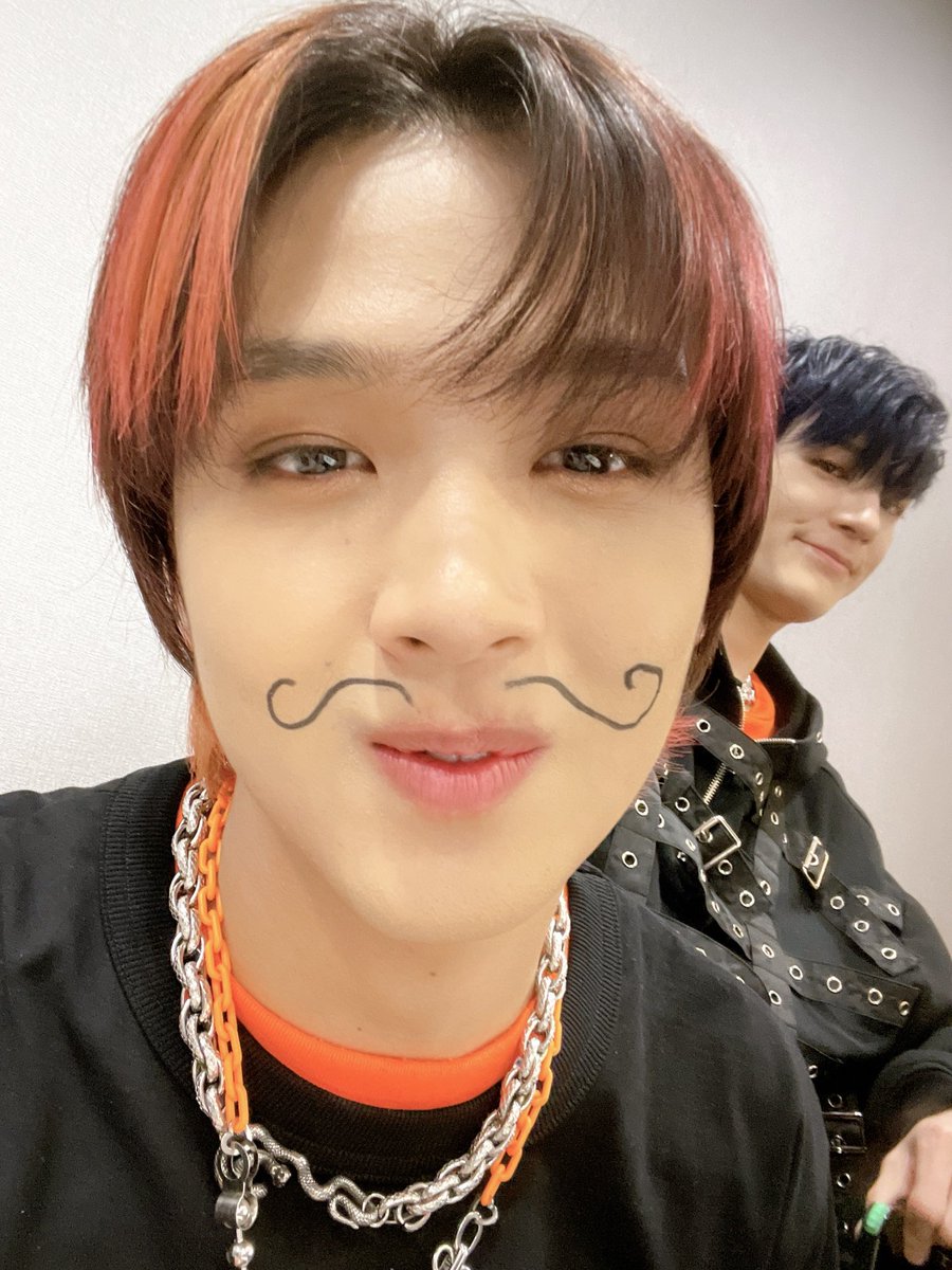 HCJNLOOKS's tweet photo. !!! nohyuck selca after 828 days 🥲💗 our cute boys https://t.co/sz2YSvtr4D