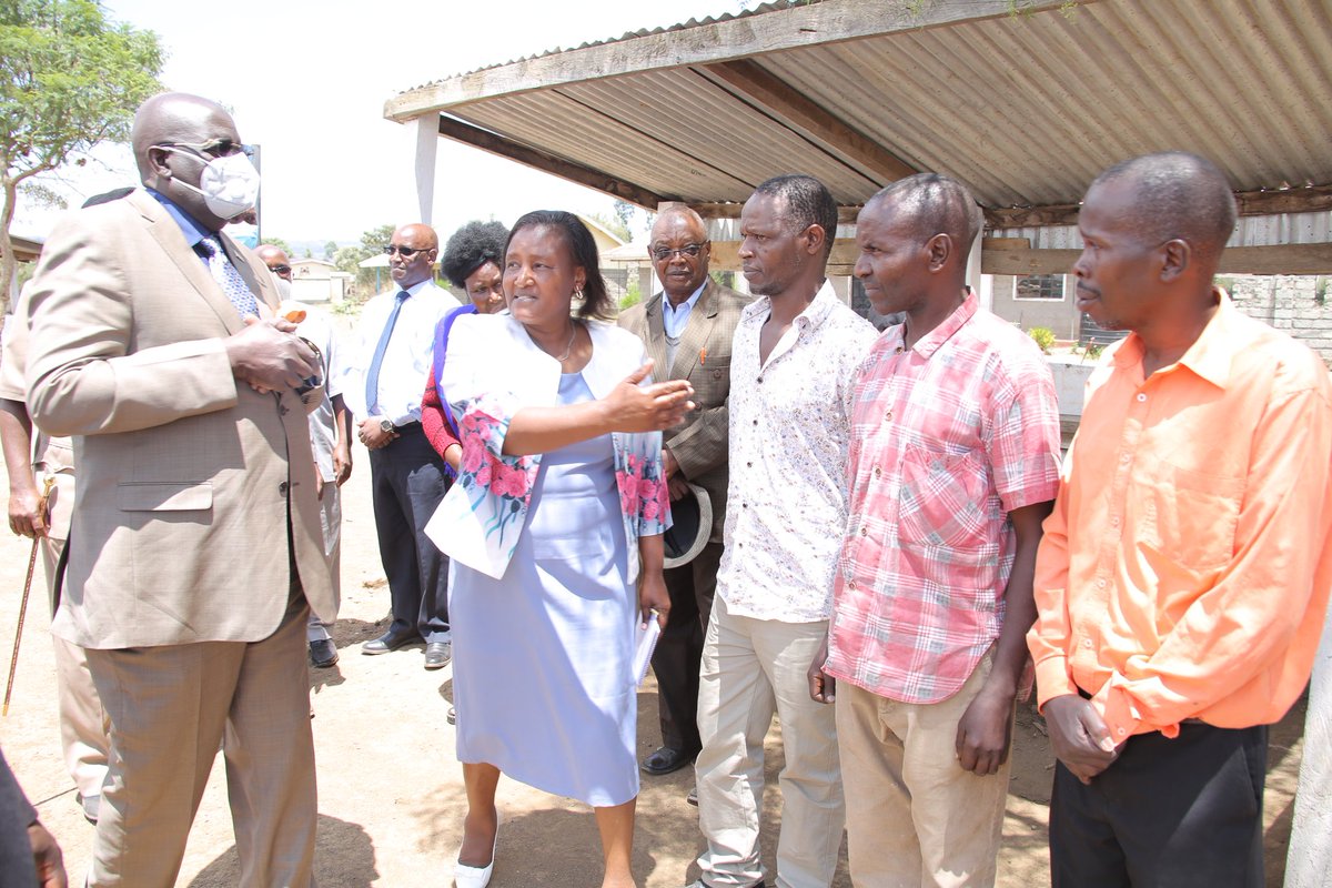 EduMinKenya's tweet photo. Cabinet Secretary for Education Prof. George Magoha has commissioned CBC junior classroom at Karai Secondary School in Naivasha, Nakuru County. CS assures that CBC classrooms in areas of Baringo and Lamu must be completed.
#EducationReforms
#CBCInfrastructure https://t.co/XVOnbDkFlr