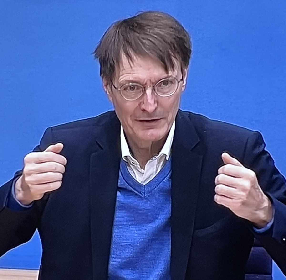 Peter_der_Bayer's tweet photo. Er macht weiter…. Würdelos ist, wer nach so einer Pleite als Gesundheitsminister nicht zurücktritt! 🤢

Von #ImpfpflichtAb18 zur #ImpfpflichtAb50 zur #ImpflichtAb60 und mit der krachend gescheitert! 

Scharlatan #LauterbachMussWeg https://t.co/6slUfJN0af