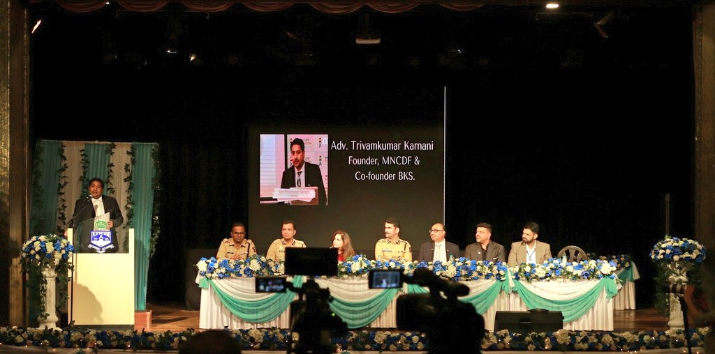 trivan205's tweet photo. Happy to be part of Anti Substance Campaign #ChooseNotToUse, addressed over 600students. Organised by @RdNational Colg in association with @MumbaiPolice, @MNCDFbombay, & Ors.
Proud to share dias with Dynamic Jt. Comm. @vishwasnp,
Add. CP Sandip Karnik,
DCP Zone-9 @manjunathsinge! https://t.co/TqGSU8pxSY