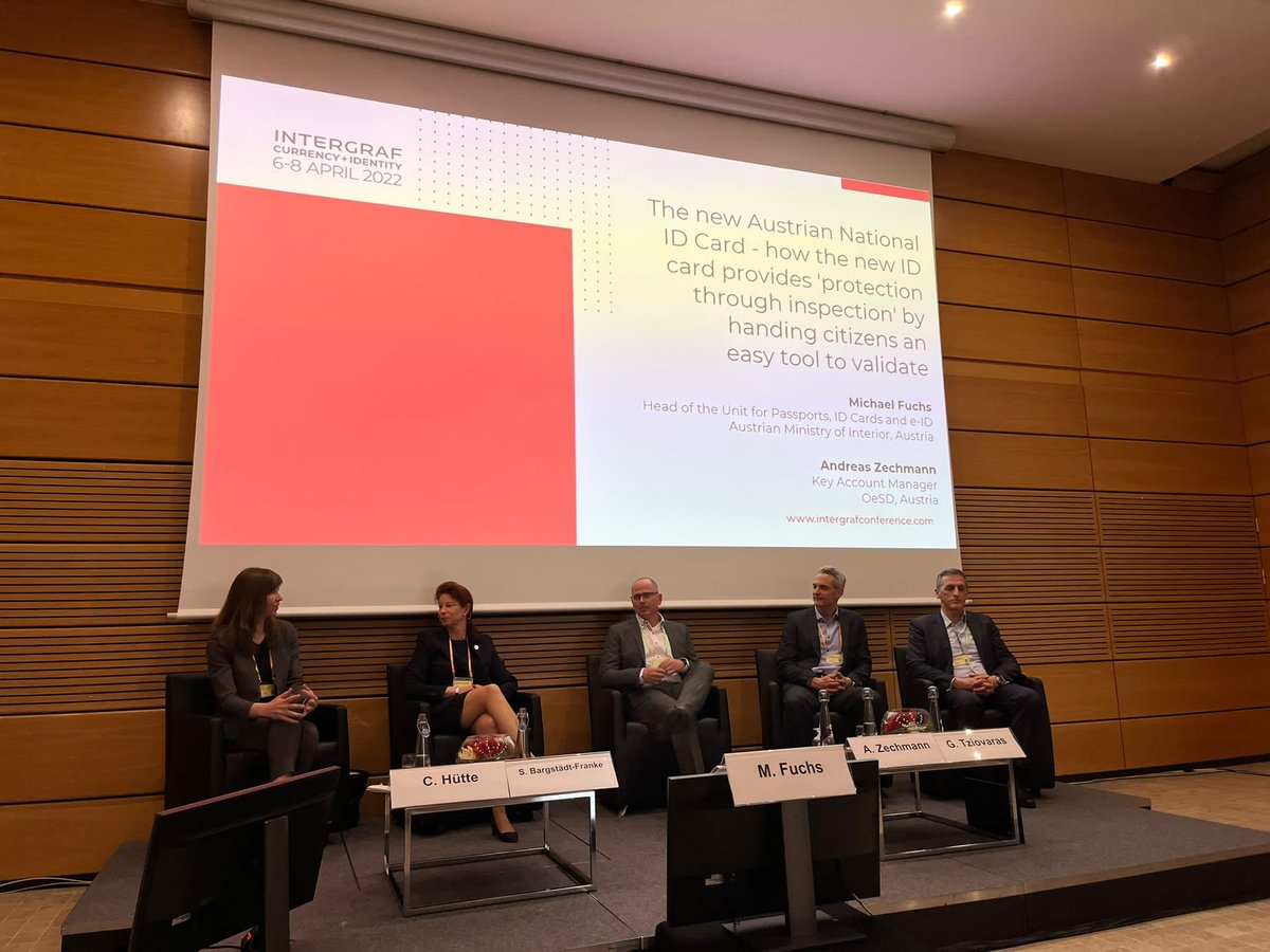 staatsdruckerei's tweet photo. Wir durften heute gemeinsam mit dem @BMI_OE auf der #Intergraf2022 der versammelten internationalen Fachbranche die Ideen & das Konzept hinter dem Personalausweis und der CHECK-AT App genauer vorstellen. Danke für den spannenden Austausch vor Ort!
#Intergraf2022 #Intergraf #Lyon https://t.co/vvEIgB2q3R