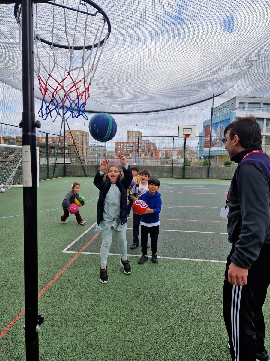 axisedutrust's tweet image. Moments from the 2022 Barnet Holiday Activity and Food program.

axiseducationaltrust.org/easter-holiday… 

Thanks @Young_Barnet @BarnetCouncil 
#Healthy #Holiday #Barnet #Axis #HAF2022 #tuition #support #education #charity #supplementaryeducation #easter #easter2022